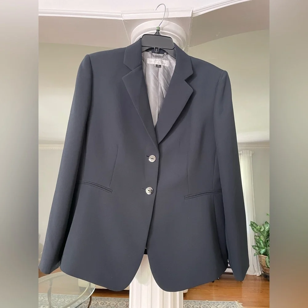 Tahari Arthur Levine women’s size 14 petite black Blazer/ Jacket